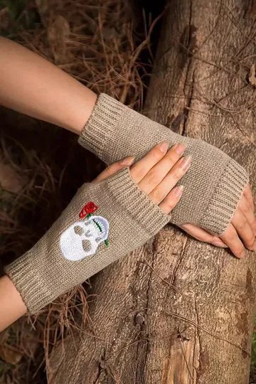 https://img.kakaclo.com/image%2FDM041199%2FDM041199_Brown_One+size%2Fgk62451q1648004167.png