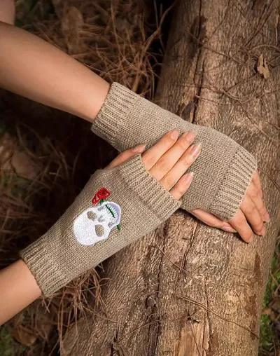 https://img.kakaclo.com/image%2FDM041199%2FDM041199_Brown_One+size%2Fgk62451q1648004167.png