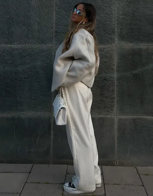https://img.kakaclo.com/image%2FFSZW19249%2FFSZW19249_WHE_S_NUB%2F122989047dfe2bf71f4c62e01042a0cf.jpg