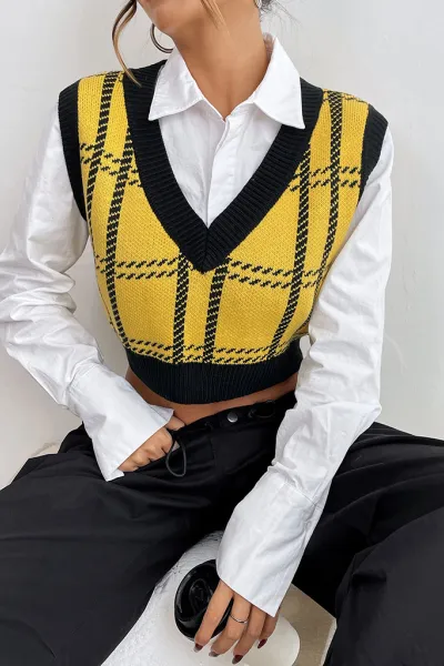 V-neck woolen checked vest