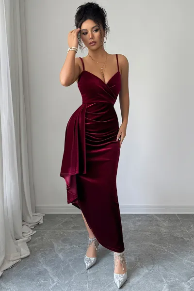 Elegant evening gown with suspenders and long dress
