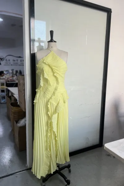 Women's new fashion white yellow pleated elegant sexy backless dress